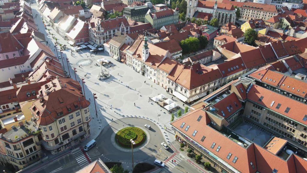 Zdjęcie wykonane z drona na główny Plac Mariboru