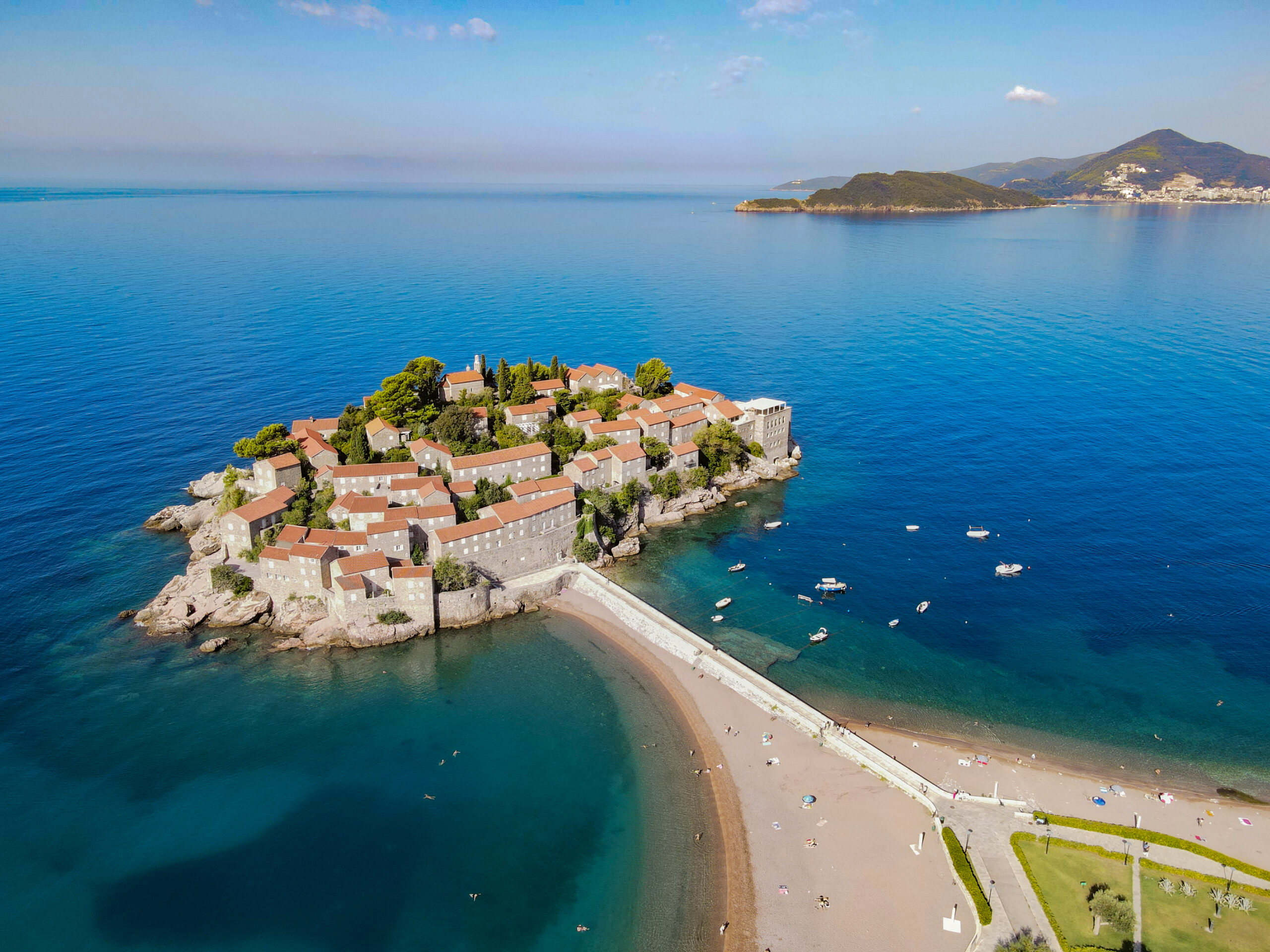 Półwysep w Sveti Stefan - widok z drona